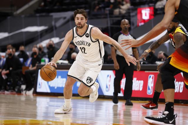 大满贯！琼奎尔·琼斯拿过MVP+FMVP+AMVP+总裁杯MVP WNBA历史首人